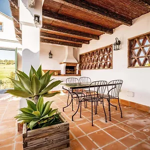 https://rosas-cantares-casa-julia.es-andalucia.com